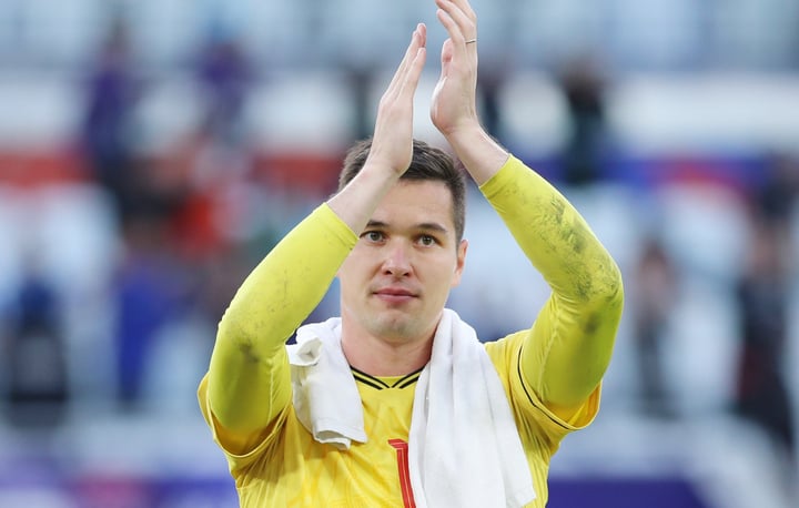 Nguyễn Filip bắt chính.