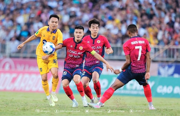 Quang Hải Tỏa Sáng Trong Trận Đấu